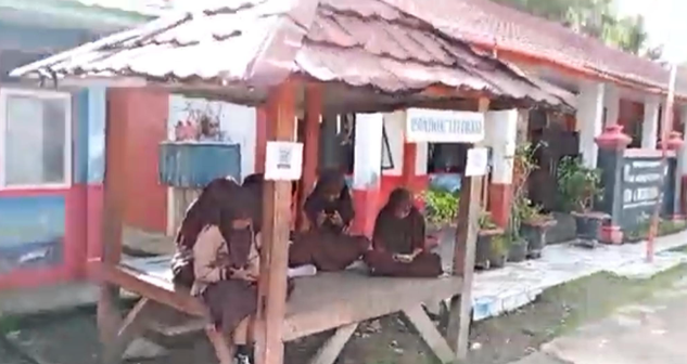 GEMA LINTANG, Siswa SD Negeri 04 Muara Pinang Jelajahi Literasi Digital di Alam