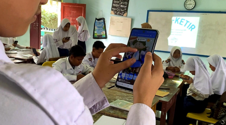 KETAR KETIR BLING Bawa Teknologi AR ke Kelas, Belajar Bahasa Inggris Jadi Lebih Interaktif